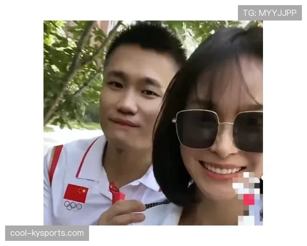 吕小军拎着超市袋子出来,里面的东西能付我三个月房租,我笑不出来 吕小军拎着超市袋子出来,里面的东西能付我三个月房租,我笑不出来