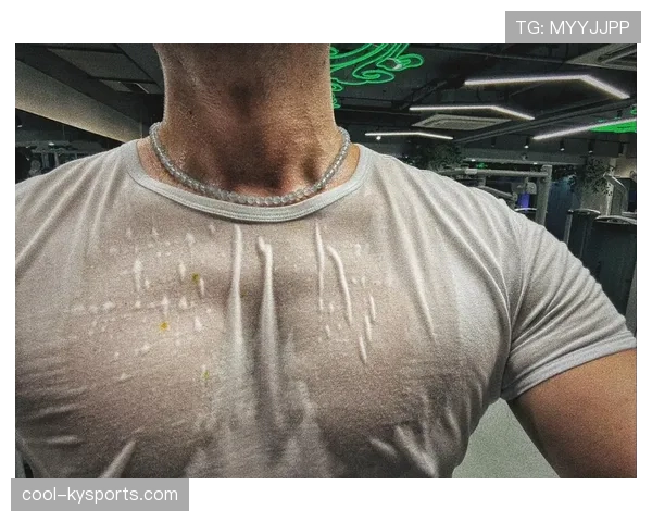 杜兰特这训练强度，凌晨四点健身房打卡是日常？